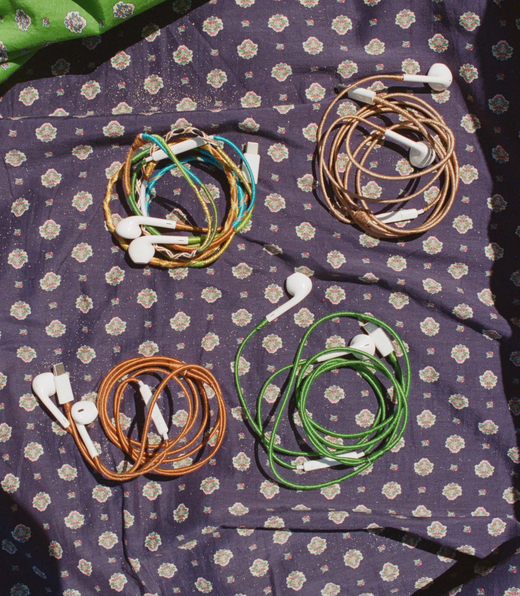 LE POM POM & DÔEN HEADPHONES -- COCONUT - Image 5